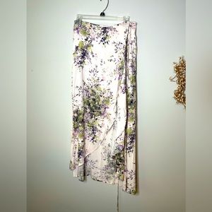 Beautiful wrap around flowing skirt by Love Stitch! Size Medium floral print